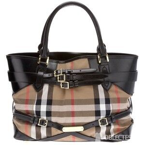 Burberry je lacinější variantou, autor: farfetch